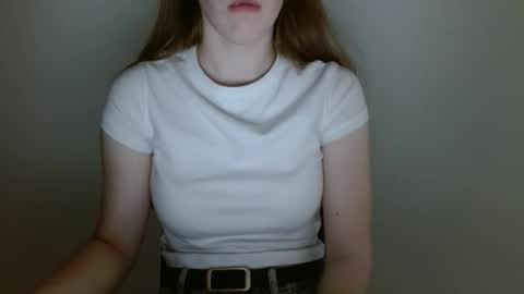 Snapshot of love_vivian chatting on 05-17-26, 01:18 Vivian online show from 05-17-26, 01:18