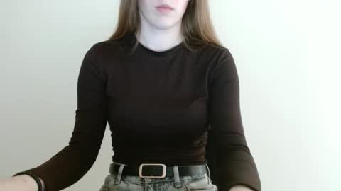 Snapshot of love_vivian chatting on 05-20-26, 12:33 Vivian online show from 05-20-26, 12:33