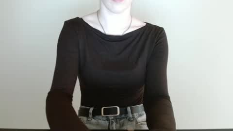 Snapshot of love_vivian chatting on 05-21-26, 12:45 Vivian online show from 05-21-26, 12:45