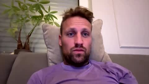 Snapshot of lovefuesse chatting on 10-27-25, 08:02 lovefuesse online show from 10-27-25, 08:02