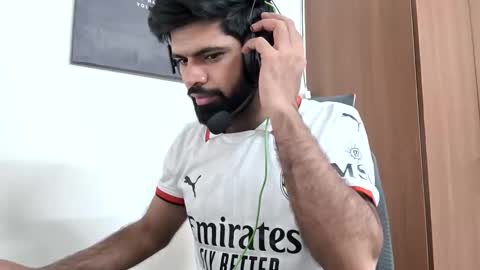 Snapshot of lovehairyindian chatting on 05-24-26, 05:23 Indian hairy online show from 05-24-26, 05:23