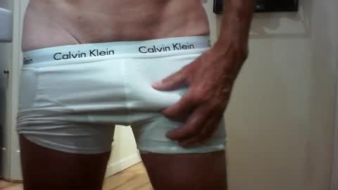 Snapshot of lovehairyone chatting on 07-30-26, 04:33 lovehairyone online show from 07-30-26, 04:33