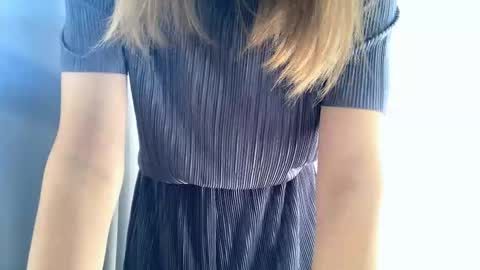 Ella online show from 10-22-25, 06:02