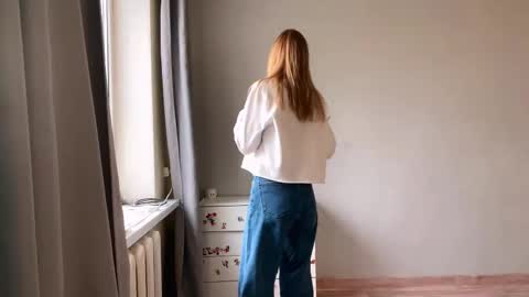 Ella online show from 11-18-25, 06:07