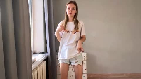 Ella online show from 11-19-25, 06:24