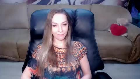 Snapshot of lovellymalina chatting on 06-09-26, 01:56 private open online show from 06-09-26, 01:56