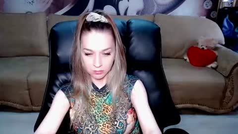 Snapshot of lovellymalina chatting on 06-10-26, 08:57 private open online show from 06-10-26, 08:57
