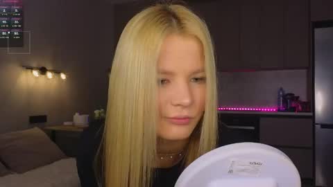 Snapshot of lovely_babyy chatting on 05-13-26, 01:58 Jenny online show from 05-13-26, 01:58
