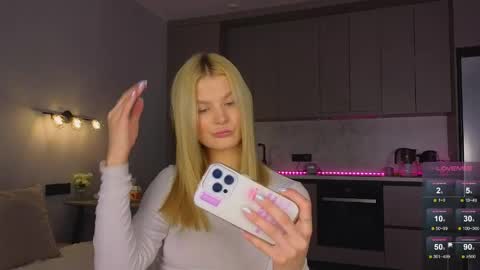 Snapshot of lovely_babyy chatting on 05-21-26, 02:51 Jenny online show from 05-21-26, 02:51