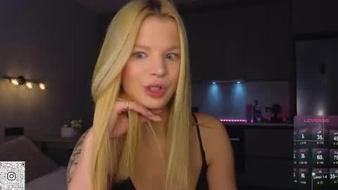 Snapshot of lovely_babyy chatting on 05-31-26, 04:09 Jenny online show from 05-31-26, 04:09