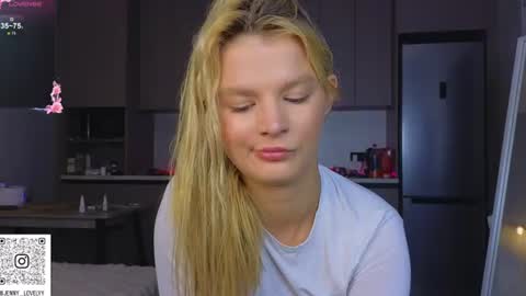 Snapshot of lovely_babyy chatting on 06-21-26, 02:03 Jenny online show from 06-21-26, 02:03