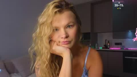 Snapshot of lovely_babyy chatting on 07-12-26, 11:01 Jenny online show from 07-12-26, 11:01