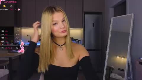 Snapshot of lovely_babyy chatting on 07-23-26, 04:21 Jenny online show from 07-23-26, 04:21