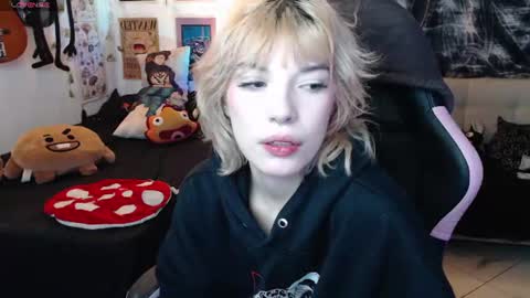 Snapshot of lovely_cass chatting on 07-07-26, 04:26 Cassie online show from 07-07-26, 04:26