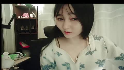 Snapshot of lovely_dana chatting on 11-23-25, 12:49 DANA KIM online show from 11-23-25, 12:49