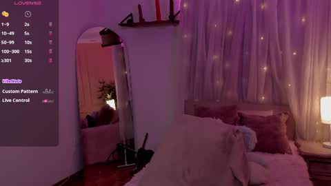Snapshot of lovely_emma18 chatting on 06-23-26, 01:09 Emma online show from 06-23-26, 01:09