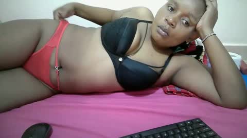 Snapshot of lovely_gee chatting on 05-13-26, 12:02 sexylover online show from 05-13-26, 12:02