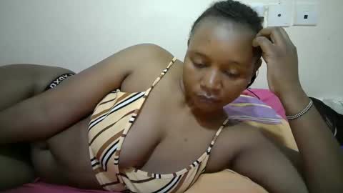 Snapshot of lovely_gee chatting on 05-15-26, 02:40 sexylover online show from 05-15-26, 02:40