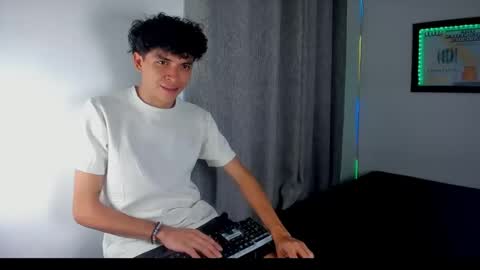 Snapshot of lovely_horny713 chatting on 04-14-26, 04:13 Salo online show from 04-14-26, 04:13