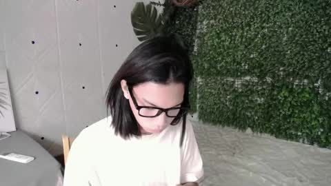 Snapshot of lovely_kimmyxx chatting on 06-19-26, 04:33 kimmy online show from 06-19-26, 04:33