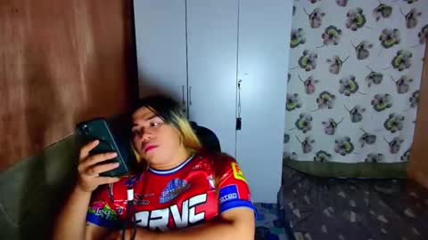Snapshot of lovely_ricaxxx chatting on 10-15-25, 04:40 lovely_ricaxxx online show from 10-15-25, 04:40