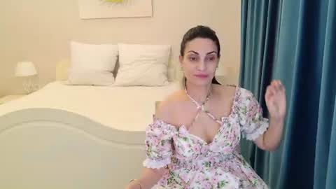 Snapshot of lovelybeatricee chatting on 07-18-26, 12:20 Beatrice online show from 07-18-26, 12:20