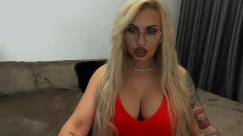 Snapshot of lovelyblondyxxx chatting on 03-16-26, 10:14 PrAllinXXXa online show from 03-16-26, 10:14