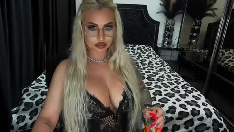 Snapshot of lovelyblondyxxx chatting on 03-21-26, 11:30 PrAllinXXXa online show from 03-21-26, 11:30