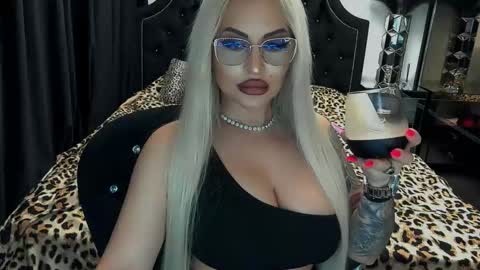 Snapshot of lovelyblondyxxx chatting on 03-28-26, 10:31 PrAllinXXXa online show from 03-28-26, 10:31