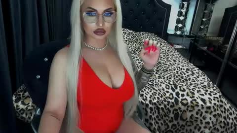 Snapshot of lovelyblondyxxx chatting on 03-29-26, 10:32 PrAllinXXXa online show from 03-29-26, 10:32