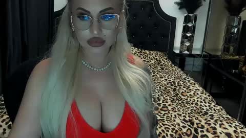 Snapshot of lovelyblondyxxx chatting on 04-24-26, 11:07 PrAllinXXXa online show from 04-24-26, 11:07