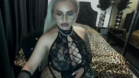 Snapshot of lovelyblondyxxx chatting on 04-28-26, 02:27 PrAllinXXXa online show from 04-28-26, 02:27