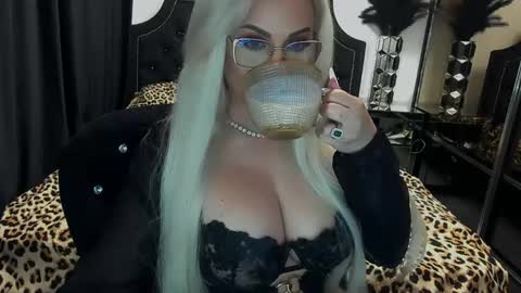Snapshot of lovelyblondyxxx chatting on 04-29-26, 11:00 PrAllinXXXa online show from 04-29-26, 11:00