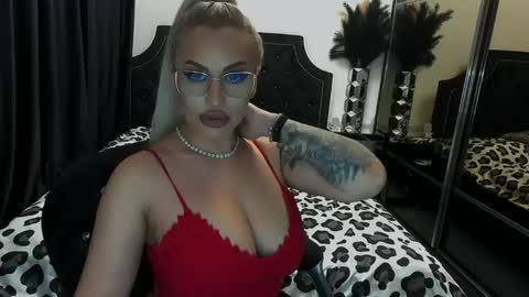 Snapshot of lovelyblondyxxx chatting on 05-03-26, 10:16 PrAllinXXXa online show from 05-03-26, 10:16