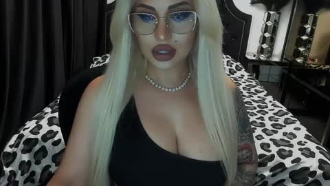 Snapshot of lovelyblondyxxx chatting on 05-05-26, 10:40 PrAllinXXXa online show from 05-05-26, 10:40