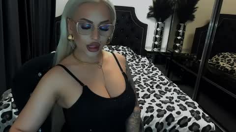 Snapshot of lovelyblondyxxx chatting on 05-15-26, 10:17 PrAllinXXXa online show from 05-15-26, 10:17