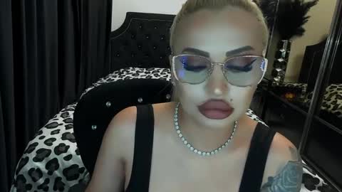 Snapshot of lovelyblondyxxx chatting on 05-22-26, 10:37 PrAllinXXXa online show from 05-22-26, 10:37