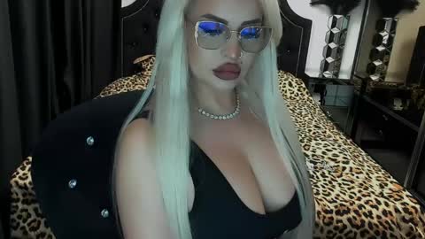 Snapshot of lovelyblondyxxx chatting on 06-02-26, 01:18 PrAllinXXXa online show from 06-02-26, 01:18
