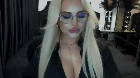 Snapshot of lovelyblondyxxx chatting on 06-06-26, 11:20 PrAllinXXXa online show from 06-06-26, 11:20
