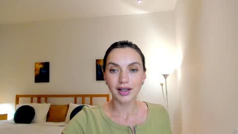 Snapshot of lovelyeemia chatting on 12-04-24, 05:44 Mia online show from 12-04-24, 05:44