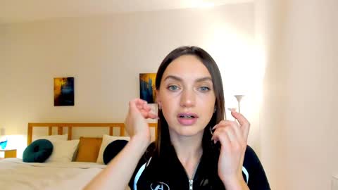Snapshot of lovelyeemia chatting on 12-07-24, 02:46 Mia online show from 12-07-24, 02:46