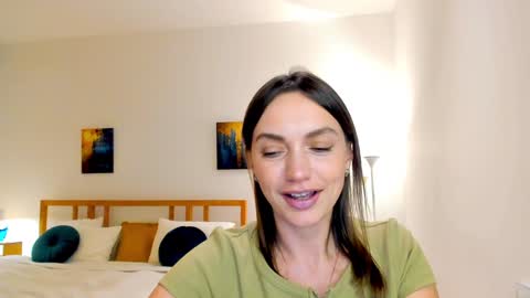 Snapshot of lovelyeemia chatting on 12-07-24, 06:15 Mia online show from 12-07-24, 06:15