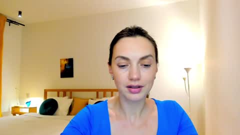 Snapshot of lovelyeemia chatting on 12-08-24, 05:01 Mia online show from 12-08-24, 05:01