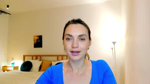 Snapshot of lovelyeemia chatting on 12-08-24, 08:04 Mia online show from 12-08-24, 08:04