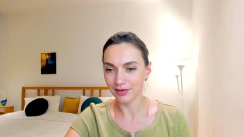 Snapshot of lovelyeemia chatting on 12-10-24, 07:54 Mia online show from 12-10-24, 07:54