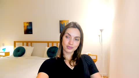 Snapshot of lovelyeemia chatting on 12-11-24, 04:31 Mia online show from 12-11-24, 04:31