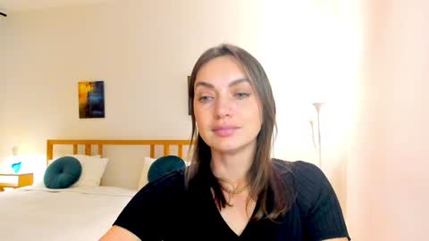 Snapshot of lovelyeemia chatting on 12-11-24, 07:36 Mia online show from 12-11-24, 07:36