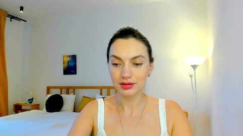 Snapshot of lovelyeemia chatting on 12-12-24, 10:34 Mia online show from 12-12-24, 10:34