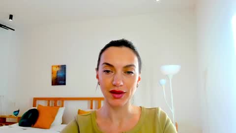Snapshot of lovelyeemia chatting on 12-14-24, 06:13 Mia online show from 12-14-24, 06:13