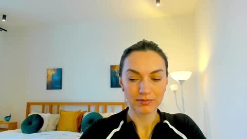 Snapshot of lovelyeemia chatting on 12-16-24, 07:48 Mia online show from 12-16-24, 07:48